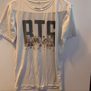 ✅Woman’s size medium BTS shirt